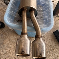 プリウスαモデリスタマフラーの画像