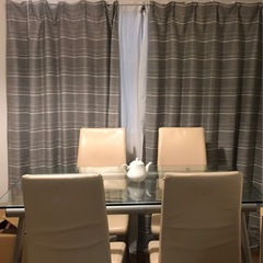 ダイニングテーブルの画像