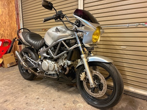 ホンダ　VTR250 カスタム　即乗り可能　配送可能　支払いは現金or振り込みも可能