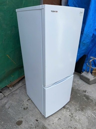 NO B795?福岡市内配送設置無料✨?冷蔵庫 セミマットホワイト GR-U15BS-W [幅47.9cm /153L /2ドア /右