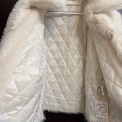 未使用‼️GRL（グレイル）　　アウター　白　ファー　ポリエステル素材　の画像
