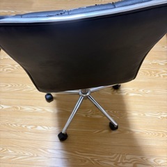 【訳あり】 ロッキング機能付き キャスター付き オフィスチェア 椅子 ブラックの画像