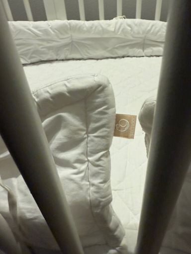 【STOKKE】ストッケ ベビーベッド ベッドマットとベッドバンパー付き