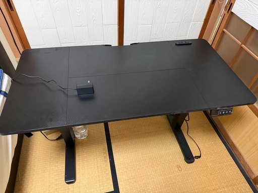 早い者勝ち！‼️
美品です‼️ GTRacing ゲーミングデスク パソコンデスク ローデスク 電動 昇降式 静音 速い 安定昇降 デスクマット付き コンセント付き フック ケーブルマネージャー 耐荷重80kg 幅110cm×奥行55cm×高さ46~72cm(2cm天板を含めて) 人間工学 カーボン調