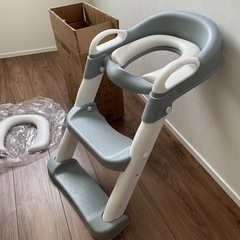 補助便座　折り畳み式　未使用クッション付き　箱付きの画像