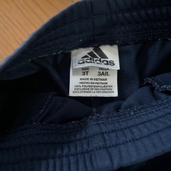 adidasの画像