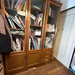 ガラス扉付き本棚の中古が安い！激安で譲ります・無料であげます
