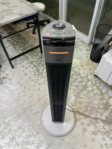 コイズミ　送風機能付きファンヒーター　温風、送風、hot &cool   リモコン付き、首振り機能付き　ヒーター　