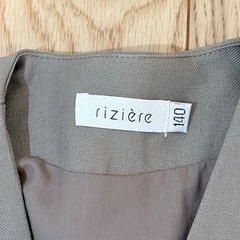 riziere ノーカラージャケット プリーツスカート ベージュ 140サイズの画像