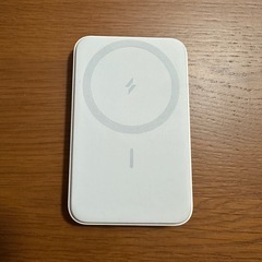 アンカーマグネット式ワイヤレス充電対応 5000mAh コンパクト モバイルバッテリーの画像