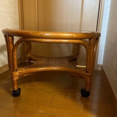 籐ガラステーブルの画像