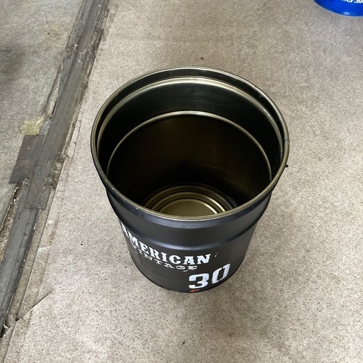 おしゃれなペール缶椅子