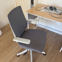 デスクといす椅子の画像