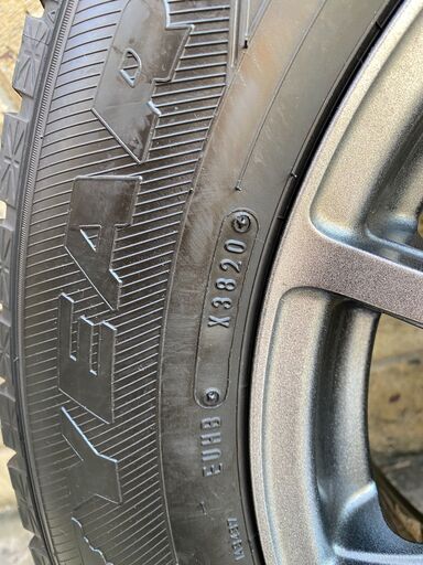 格安！スタッドレスタイヤ　アイスナビ　215/65R16   早い者勝ち！！