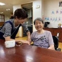 介護職／忙しすぎる介護から卒業！手厚い人員体制！年間休日120日！の画像
