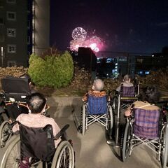 介護職／忙しすぎる介護から卒業！手厚い人員体制！年間休日120日！の画像