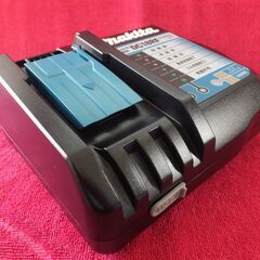 ★【引き取り限定～早いもの勝ち！】新品未使用★＜新品未使用・即決＞Makita マキタ 純正充電器【DC18RF】 USB端子付★の画像