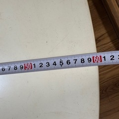 楕円形ダイニングテーブルの画像