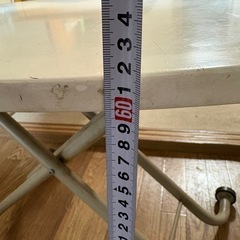 楕円形ダイニングテーブルの画像