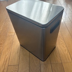 無料　美品　ステンレス　足踏みゴミ箱の画像