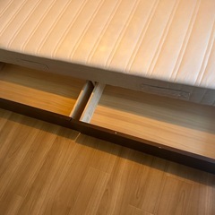 IKEA ベッドフレーム　マットレス　クイーンサイズの画像
