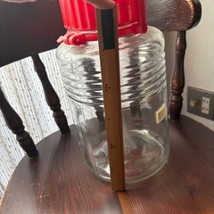 梅酒を漬けたりする瓶の画像