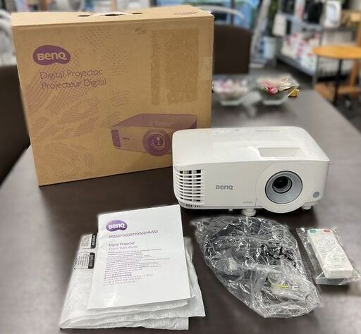 BenQ DLPプロジェクター MW550 プロジェクター 使用時間1018時間 リモコン付き 3600ルーメン 通電確認済