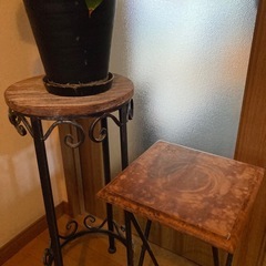 花台4個　　観葉植物2個　　鉢の画像