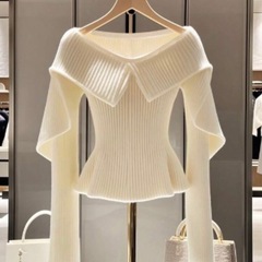 フリルニットの画像