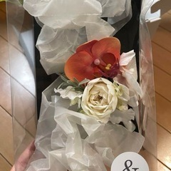 ブライダルブーケ（ブートニア付き）の画像