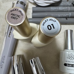 3COINS　ネイルセット　ジェル　マグネットネイル　　　トップコート　ベースコートO•P•Iの画像