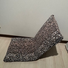 背もたれ調節可能な座椅子の画像