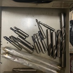 ⭐︎未開封⭐︎未使用⭐︎中古品　高級エンドミル　数百本以上あります❗️まとめて買取してくださる方は無料配送❗️(大阪府内のみ)の画像