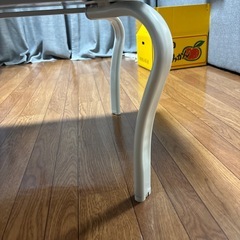 ガラステーブルの画像