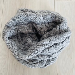 GAP グレー ネックウォーマー　ケーブル編み ニットスヌード　マフラーの画像