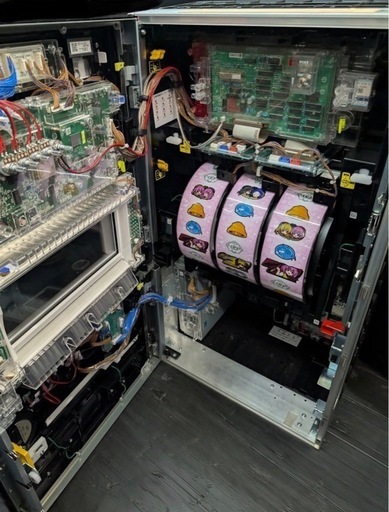 ToLOVEるダークネス　スロット　実機　
どらぶるダークネス　スマスロユニット付き実機　　　　　