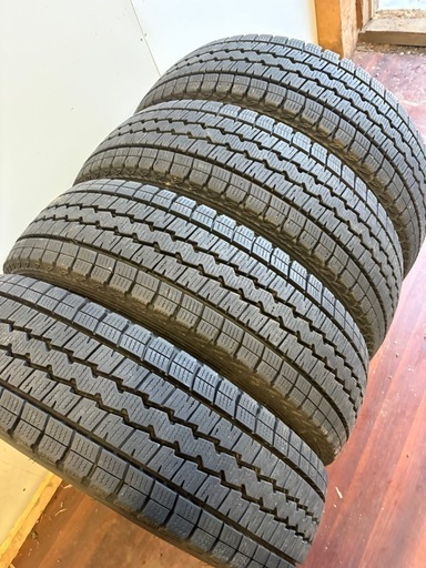 195/80/15LT冬ダンロップ