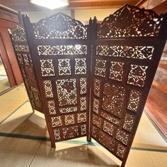 【値下げしました】木彫り 透かし彫り 衝立（ついたて）／折りたたみ式 パーテーションの画像