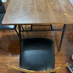 2人掛けダイニングテーブルの画像