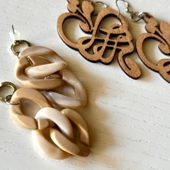 ゆれる系大きめピアス　1つはハワイ購入の画像