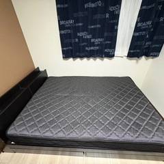 ダブルベットマットレス付きの画像