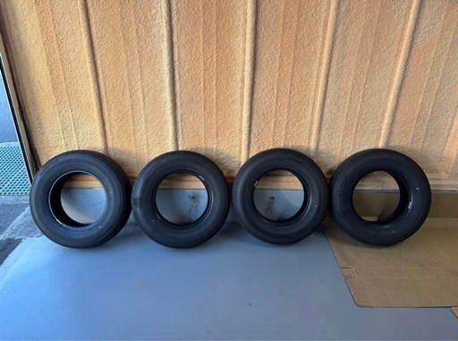 ハイエース タイヤ ４本セット 195/80R15