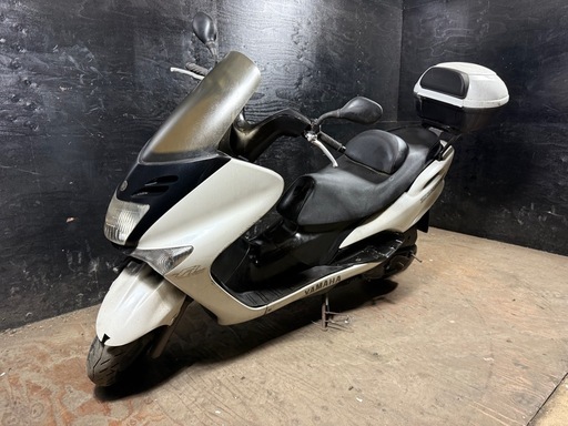 ★支払総額4.5万円★定休日なし！いつでも現車確認可能です！ ヤマハ マジェスティ125FI 白 人気のコマジェ！ ４ストインジェクション！ バッテリー新品！ リアボックス付き！