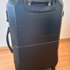 【一部破損あり】キャリーケースの画像