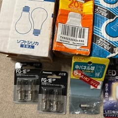 お値下げ　未使用電球10個と点灯管4個、使用短めLED1個の画像