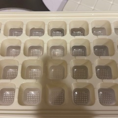 【まとめてのお譲り】氷製造器、タッパーの画像
