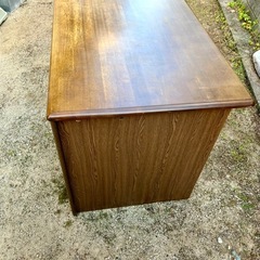 学習机、勉強机、木製の机の画像