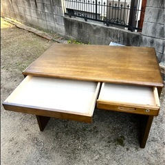 学習机、勉強机、木製の机の画像