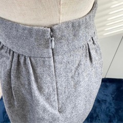 【美品】UNIQLO グレー色ウールスカートの画像