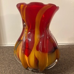 チューリップのような花瓶の画像